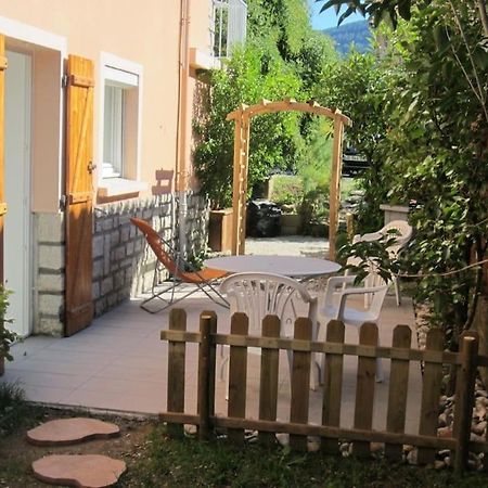 Apartament T2 Refait A Neuf Avec Petit Jardin Et Parking Millau Zewnętrze zdjęcie